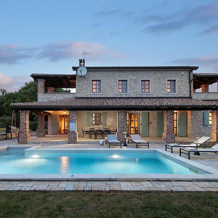 Rustic Villa Calluna & Cardamine With A Pool Sveti Lovreč Pazenatički Exterior foto