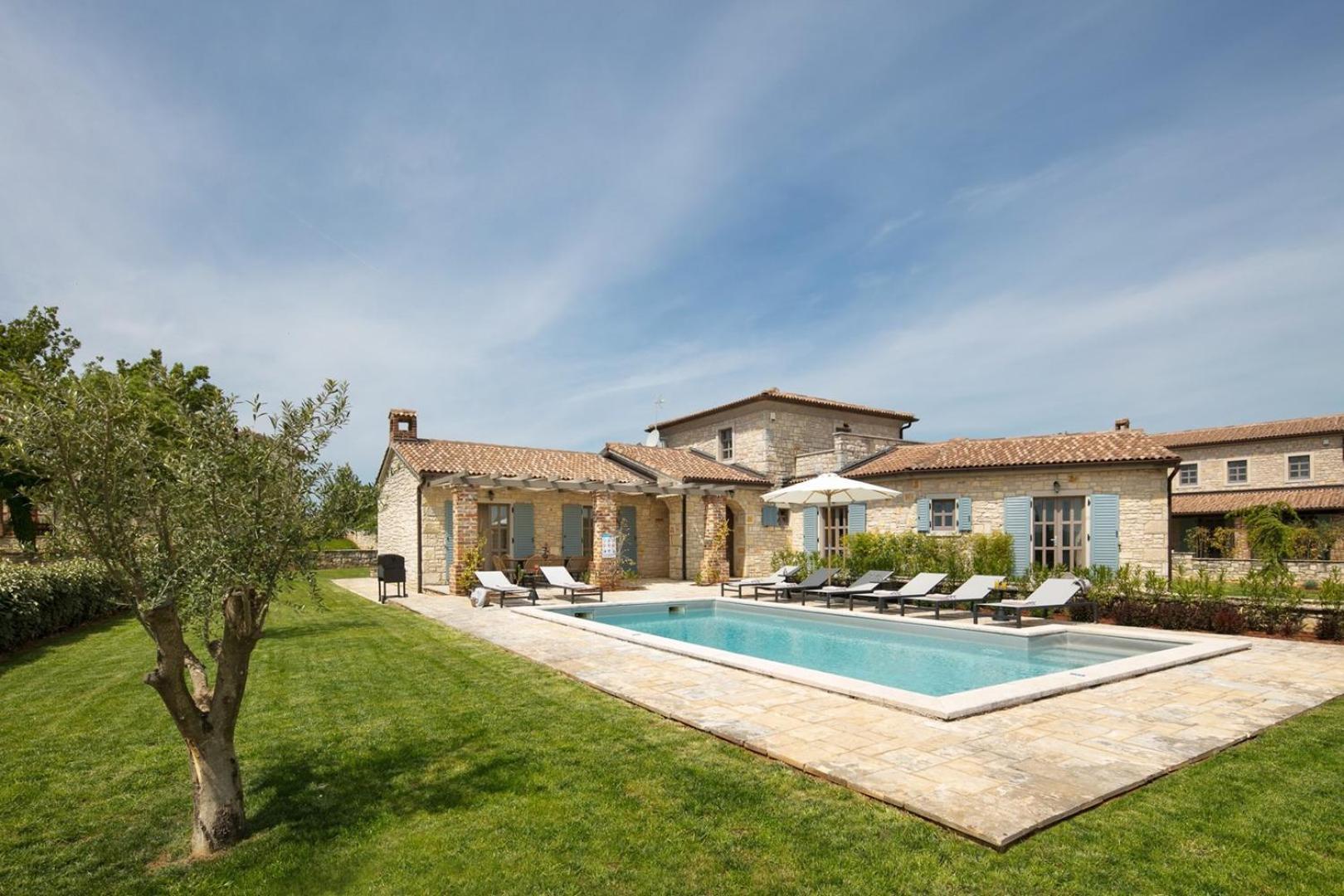 Rustic Villa Calluna & Cardamine With A Pool Sveti Lovreč Pazenatički Exterior foto